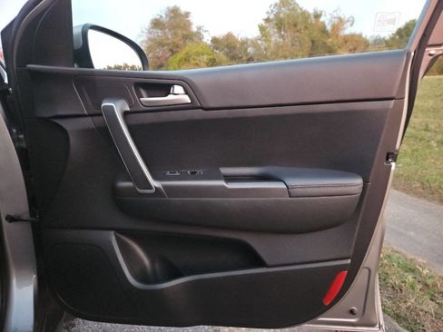 Used 2019 Kia Sportage LX image 17