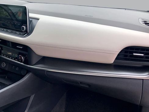 Used 2023 Nissan Rogue SV FWD image 18