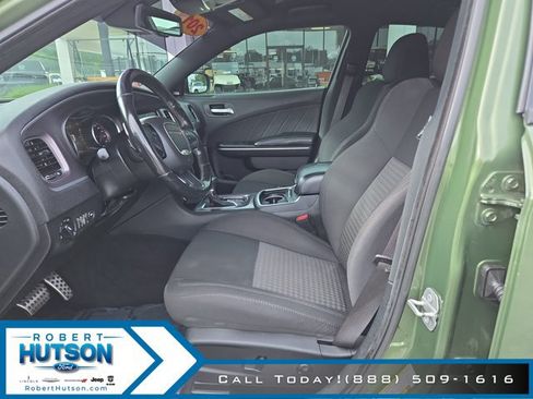 Used 2019 Dodge Charger Scat Pack w/ Dynamics Package RWD image 18