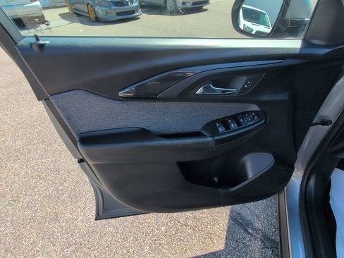 Used 2023 Chevrolet TrailBlazer LT FWD image 16