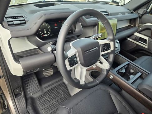 Used 2024 Land Rover Defender 110 SE image 19