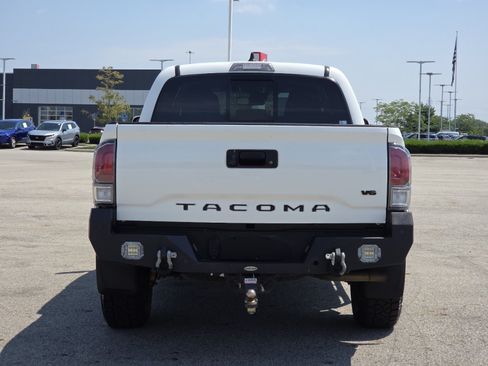 Used 2021 Toyota Tacoma TRD Off-Road AWD/4WD image 16