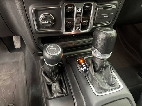 Used 2024 Jeep Wrangler Unlimited Sport AWD/4WD image 25