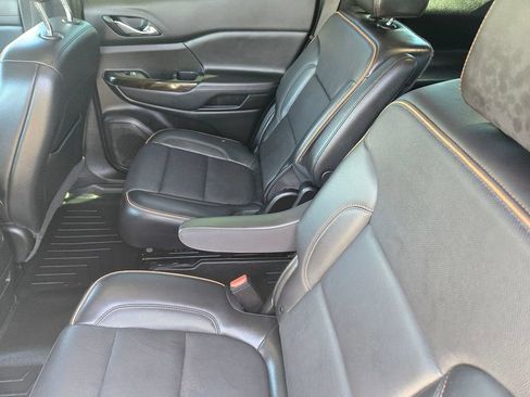 Used 2023 GMC Acadia AT4 w/ Technology Package AWD/4WD image 9