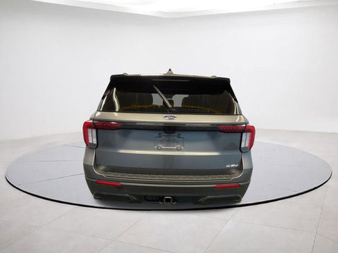 Used 2025 Ford Explorer ST-Line w/ ST-Line Street Pack AWD/4WD image 5