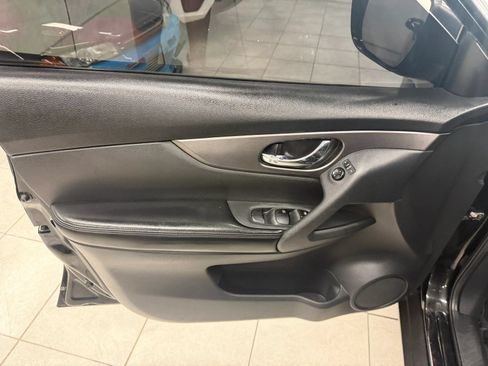 Used 2016 Nissan Rogue SV AWD/4WD image 13