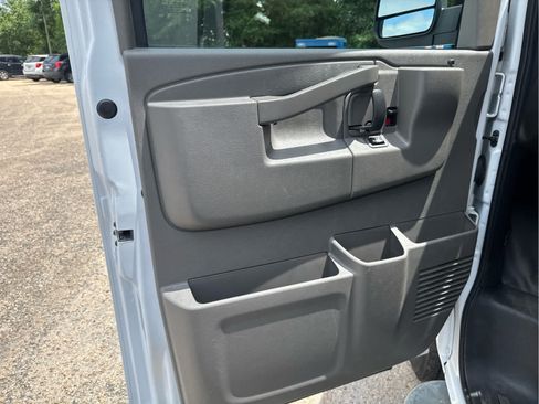 Used 2024 Chevrolet Express 2500 w/ Driver Convenience Package RWD image 19