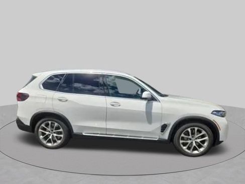 Used 2025 BMW X5 xDrive50e AWD/4WD image 2