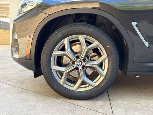 Certified 2025 BMW X4 xDrive30i image 6