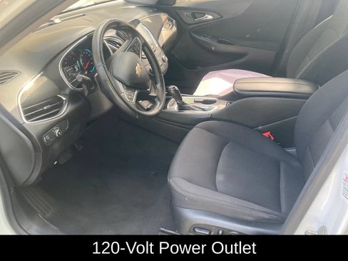 Used 2017 Chevrolet Malibu LT FWD image 12