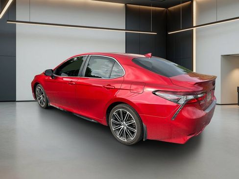 Used 2022 Toyota Camry SE w/ Convenience Package FWD image 6