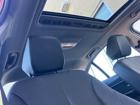 Used 2018 BMW 320i xDrive Sedan AWD/4WD image 15