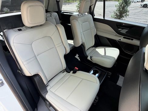 New 2026 Lincoln Aviator AWD image 15
