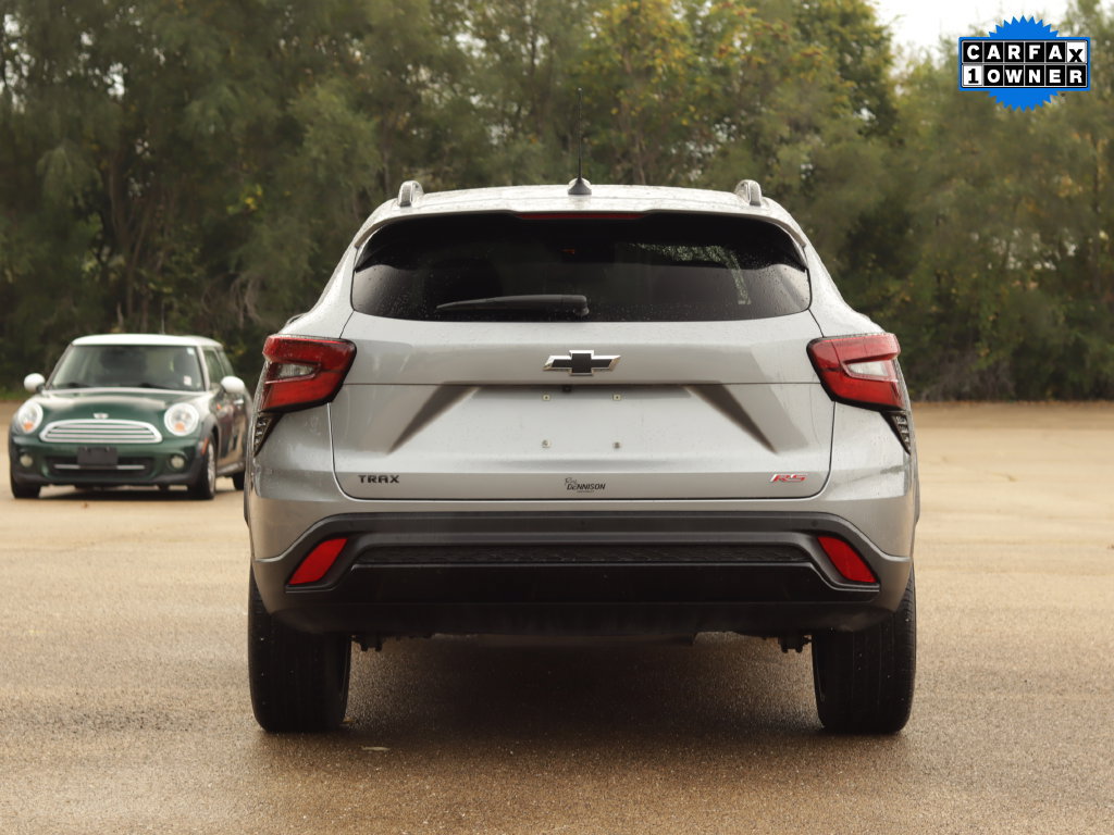 Used 2025 Chevrolet Trax RS w/ Sunroof Package FWD image 6
