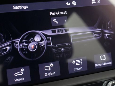 Used 2025 Porsche Macan image 58