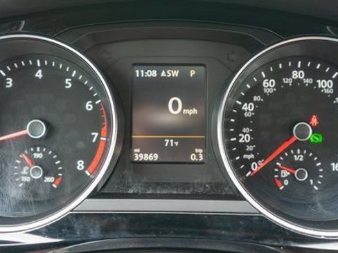 Used 2017 Volkswagen Jetta GLI FWD image 30