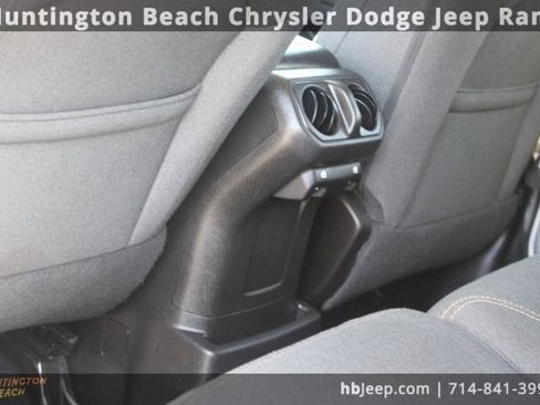 Used 2024 Jeep Wrangler Unlimited image 40