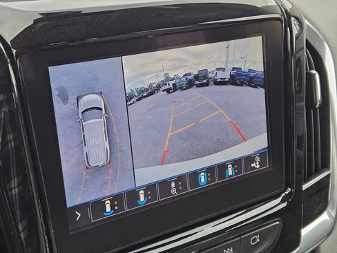 Used 2021 Chevrolet Traverse LT w/ LT Premium Package image 19