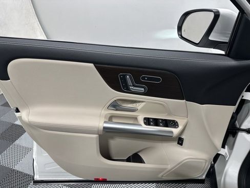 Used 2025 Mercedes-Benz GLA 250 4MATIC image 15