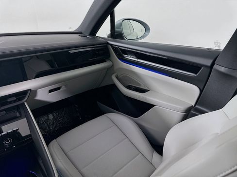 Used 2025 Porsche Macan 4 Electric AWD/4WD image 23