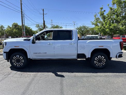 New 2026 GMC Sierra 2500 Denali Ultimate AWD/4WD image 3