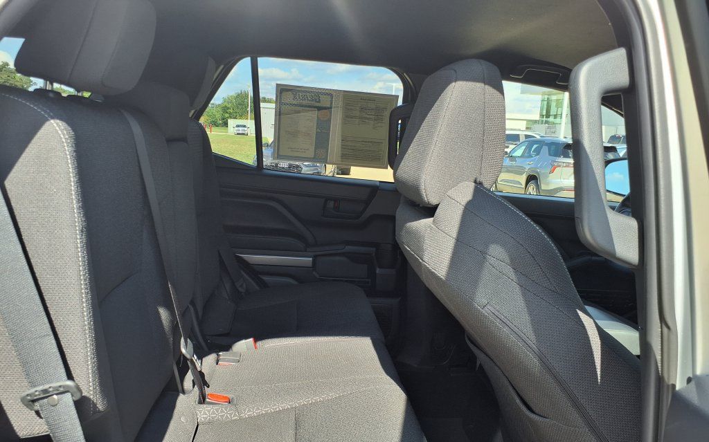 Used 2025 Toyota 4Runner SR5 AWD/4WD image 15