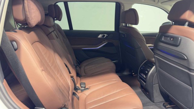 Used 2020 BMW X7 xDrive40i w/ Premium Package AWD/4WD image 16