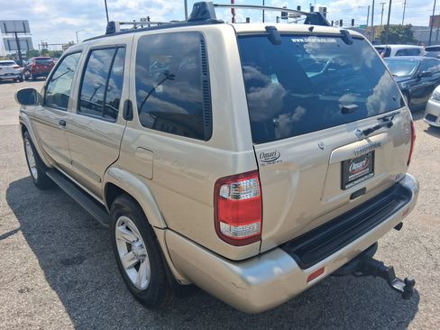 Used 2002 Nissan Pathfinder LE AWD/4WD image 4