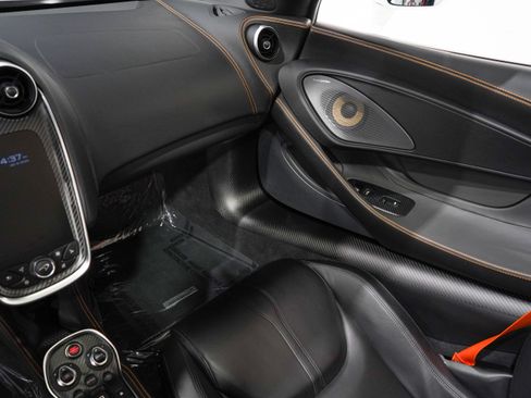 Used 2020 McLaren 600LT Spider RWD image 15