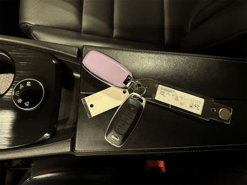 Used 2023 Nissan Rogue SV w/ SV Premium B Package image 32