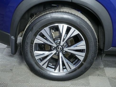 Used 2021 Nissan Rogue SV w/ Premium Package image 11