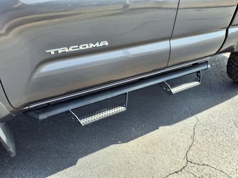 Used 2021 Toyota Tacoma SR5 w/ SR5 Appearance Package (SM) image 12