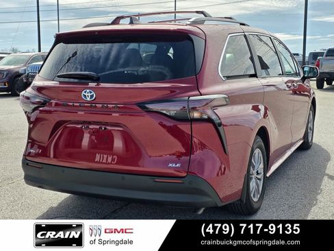 Used 2025 Toyota Sienna XLE w/ XLE Plus Package FWD image 8