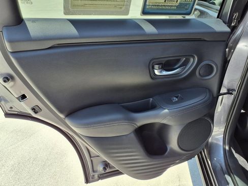 Used 2023 Honda HR-V EX-L image 8