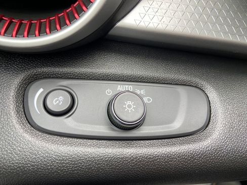 Used 2024 Chevrolet Trax RS w/ Sunroof Package image 29