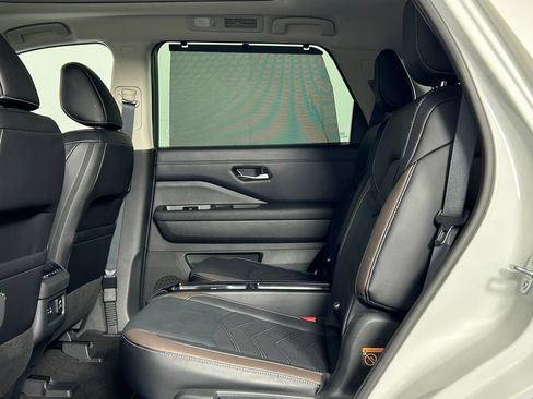 Used 2024 Nissan Pathfinder Platinum AWD/4WD image 18