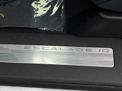 Used 2025 Cadillac Escalade IQ Luxury 2 image 32