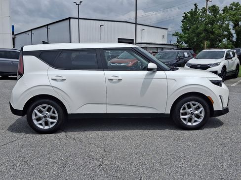 Certified 2025 Kia Soul LX w/ LX Technology Package FWD image 7