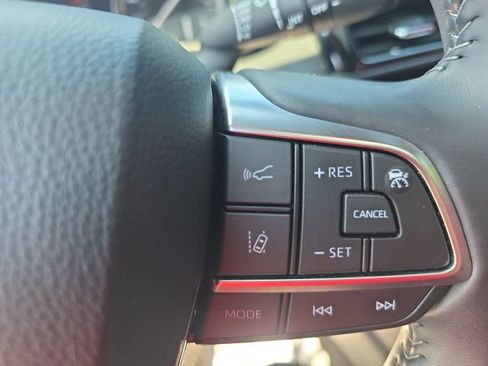 Used 2021 Toyota Highlander XSE FWD image 19