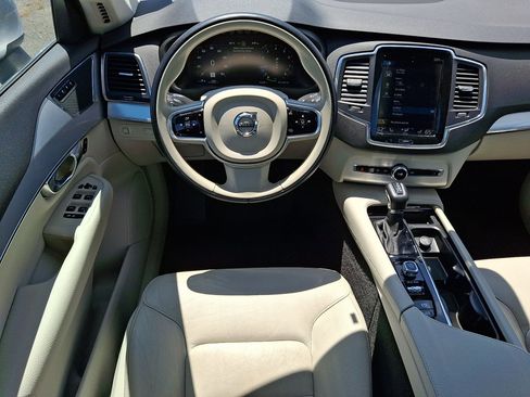 Used 2018 Volvo XC90 T6 Momentum w/ Convenience Package AWD/4WD image 22