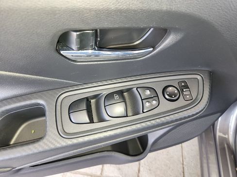 Used 2025 Nissan Versa SV FWD image 29