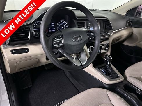 Used 2019 Hyundai Elantra SE image 10
