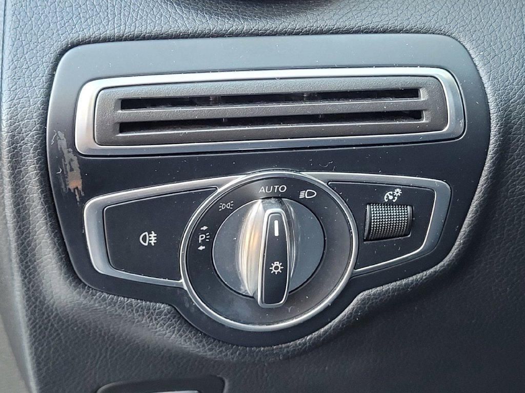 Used 2018 Mercedes-Benz GLC 300 4MATIC image 8