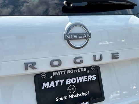 Used 2026 Nissan Rogue S FWD image 5