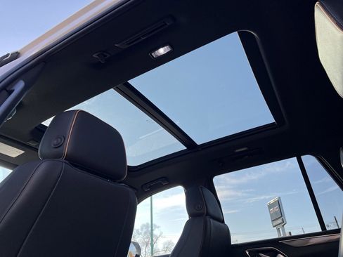 Used 2022 GMC Yukon AT4 image 40