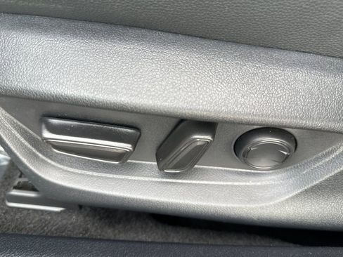 Used 2025 Toyota Camry SE image 12