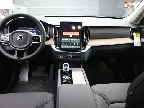 Used 2026 Volvo XC90 T8 Plus w/ Protection Package Premier image 9