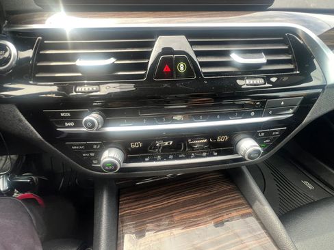 Used 2019 BMW 530e xDrive w/ Convenience Package image 22