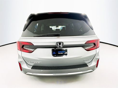 Used 2025 Honda Odyssey Touring image 4