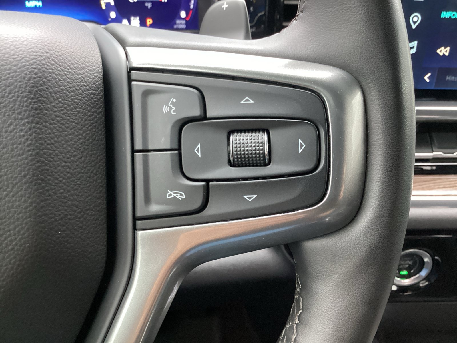 Used 2023 Chevrolet Silverado 1500 RST w/ Z71 Off-Road Package AWD/4WD image 19